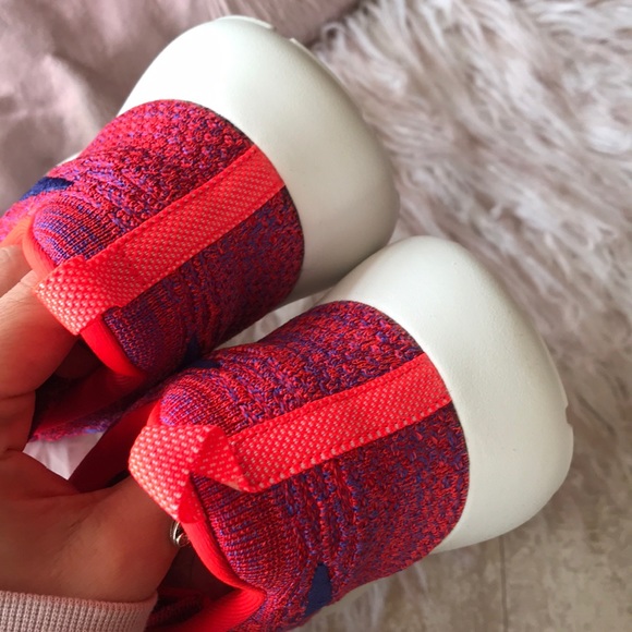 NWT Nike Roshe One Flyknit - Picture 8 of 8